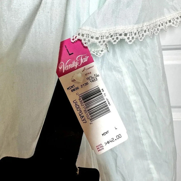 Vintage Vanity Fair Size Large BLENDAIRE Pajama Top NWT Mint grain lace trim - Picture 6 of 8